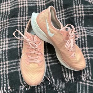 Nike zoom training shoes in peach sz 7.5
